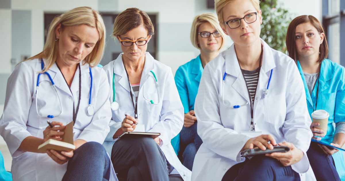 Placa de Homenagem Congresso Médico: Honra Contribuições Médicas em Evento Científico