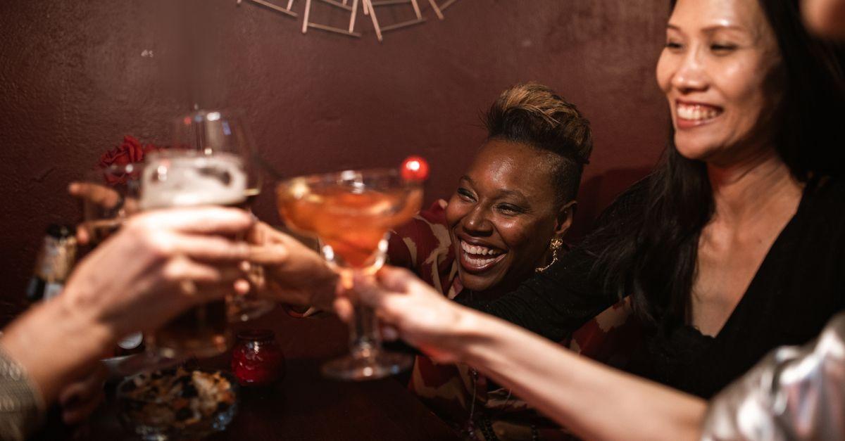 Beber drinks socialmente e a melhora da saude e vida social
