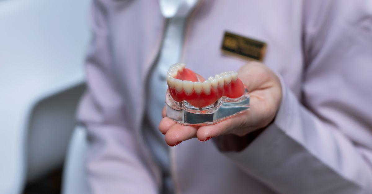 Quais opções existem para colocar dentes com perda óssea avançada?